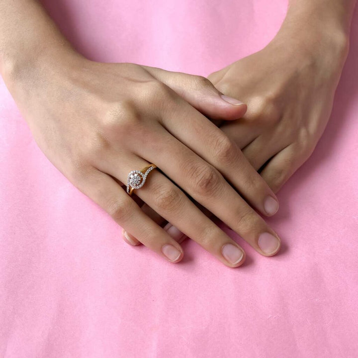 Glittering Halo Diamond Ring